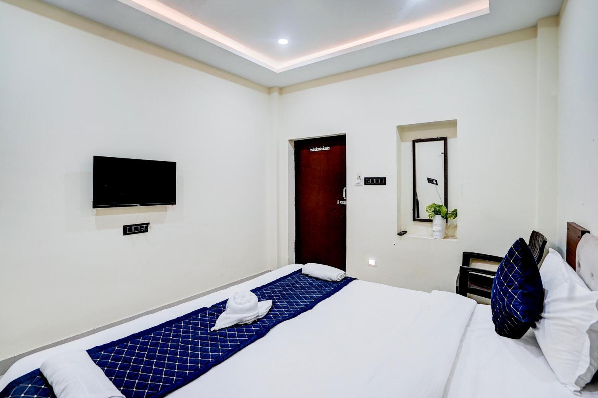 Hotel Vibe Blu- Варанаси Екстериор снимка
