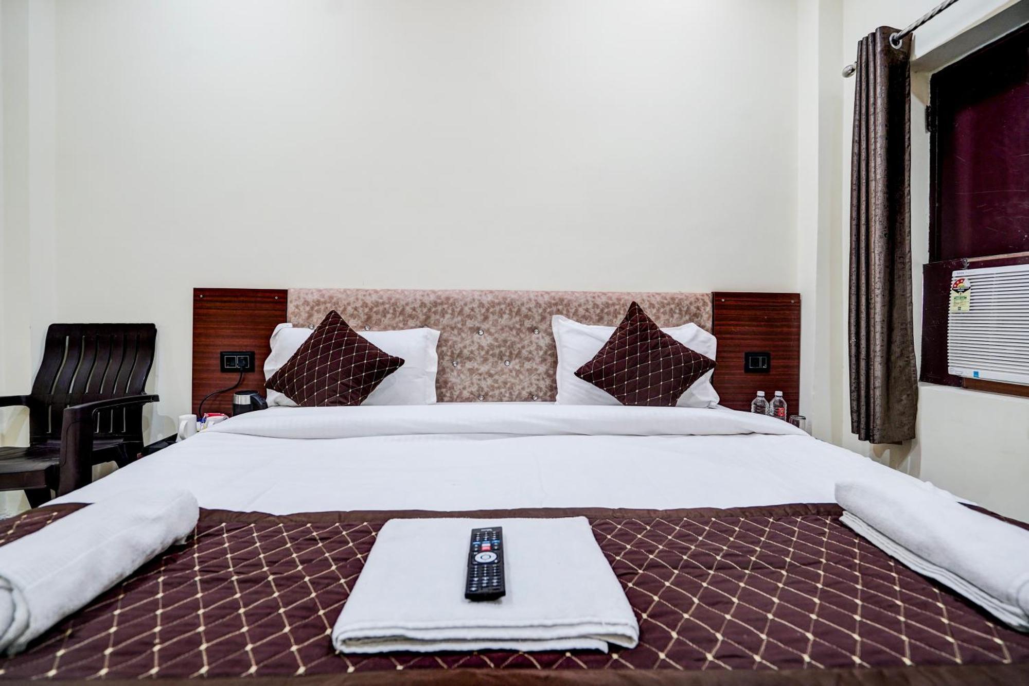 Hotel Vibe Blu- Варанаси Екстериор снимка