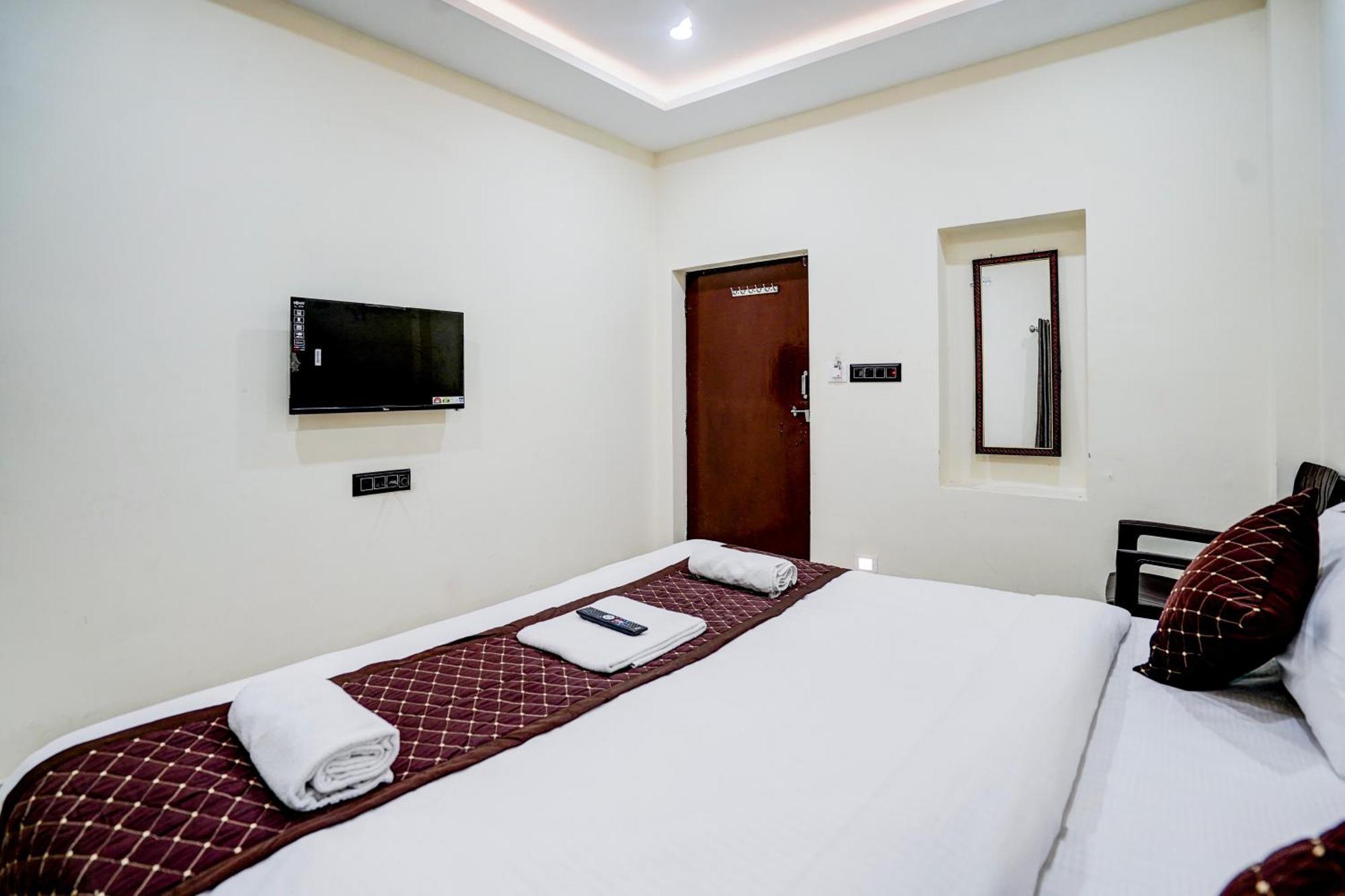 Hotel Vibe Blu- Варанаси Екстериор снимка