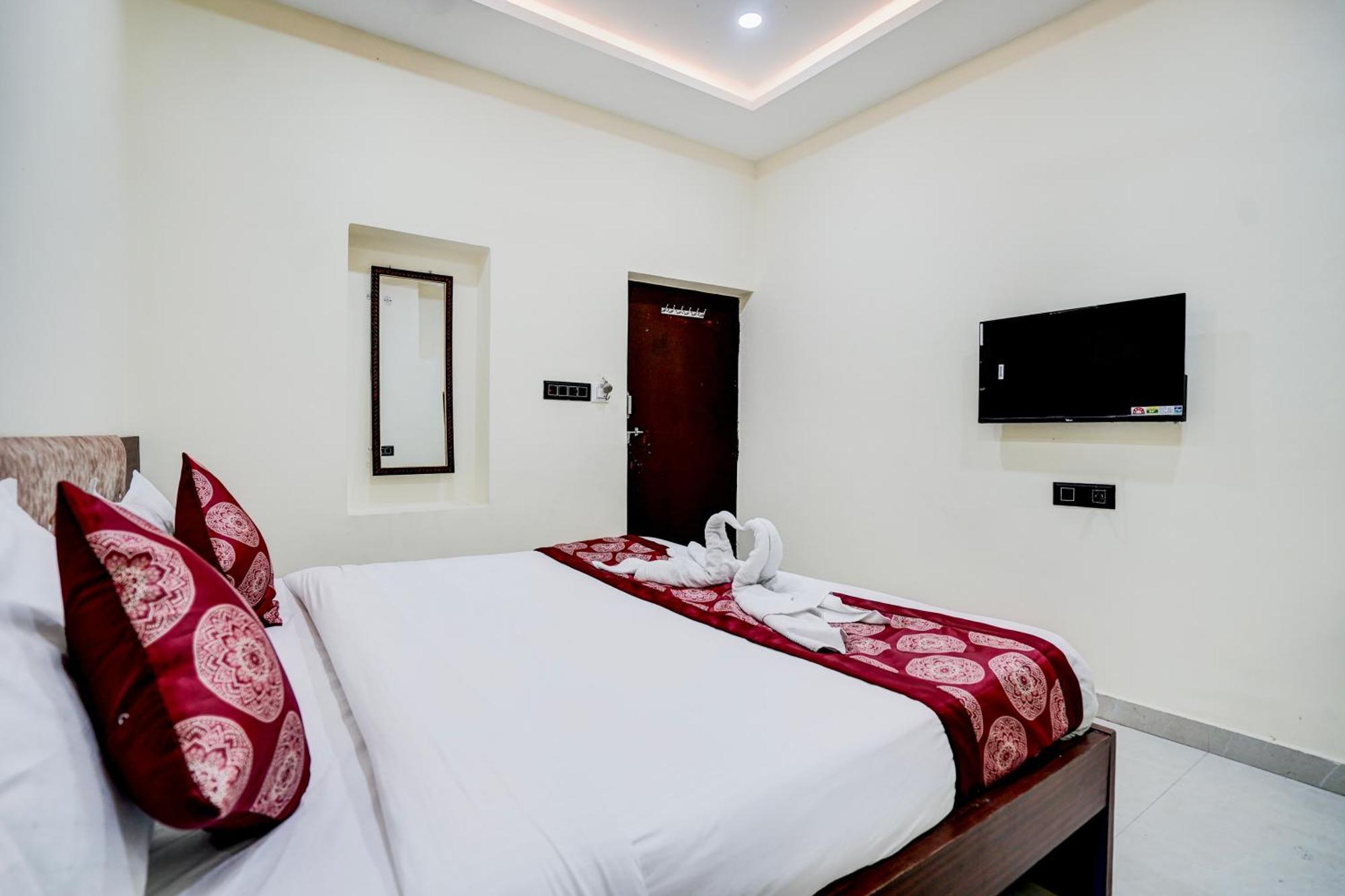 Hotel Vibe Blu- Варанаси Екстериор снимка